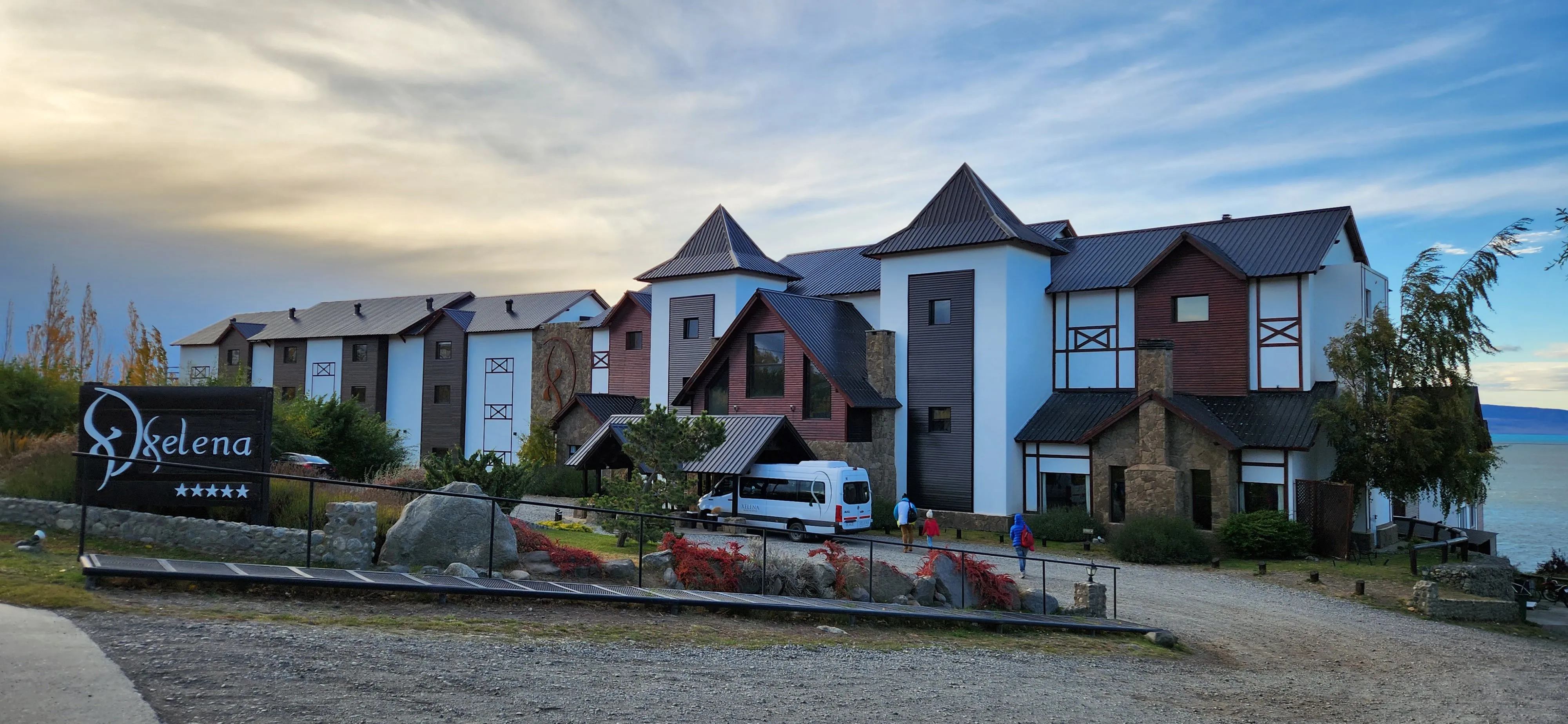 Xelena Hotel & Suites
