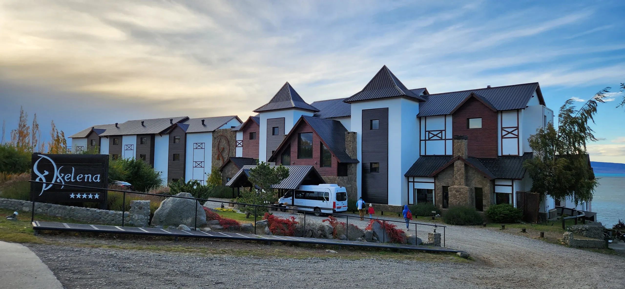 Xelena Hotel & Suites